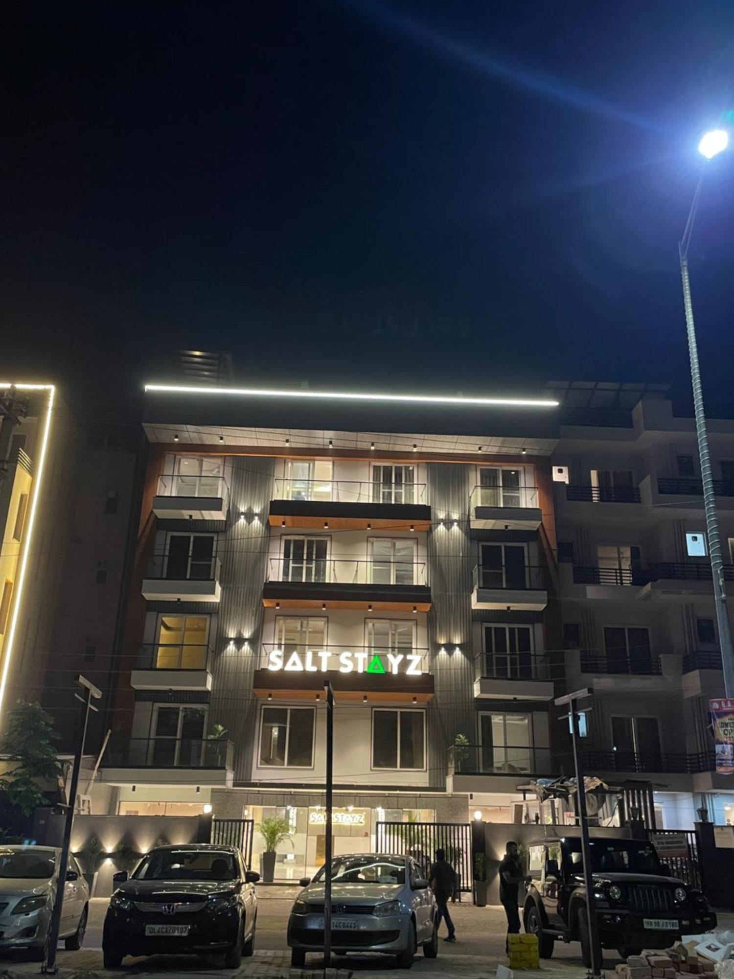 Saltstayz Premier - Near Golf Course Road & Sector 57 Gurgaon Exterior foto