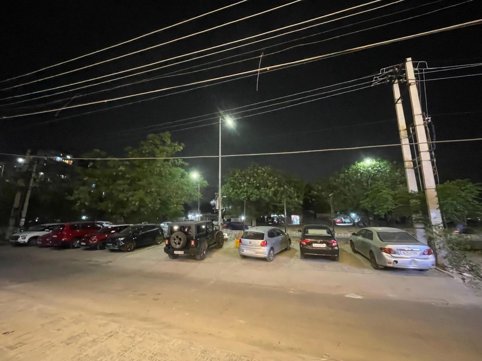Saltstayz Premier - Near Golf Course Road & Sector 57 Gurgaon Exterior foto