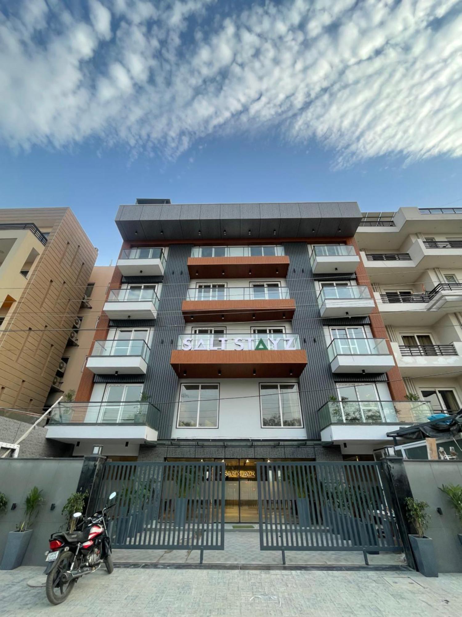 Saltstayz Premier - Near Golf Course Road & Sector 57 Gurgaon Exterior foto