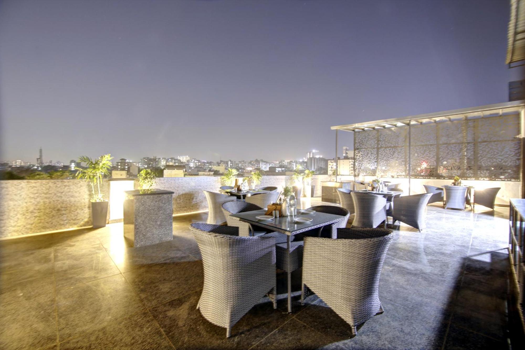 Saltstayz Premier - Near Golf Course Road & Sector 57 Gurgaon Exterior foto