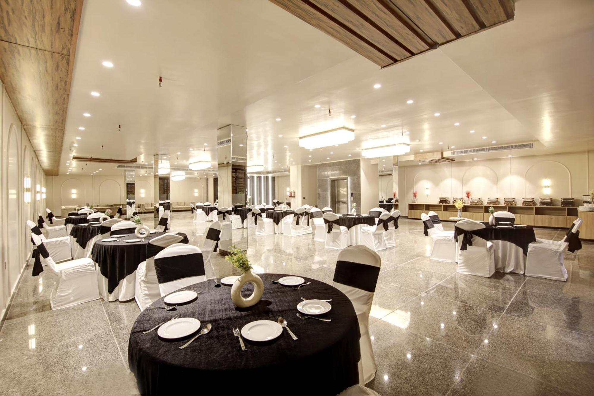 Saltstayz Premier - Near Golf Course Road & Sector 57 Gurgaon Exterior foto